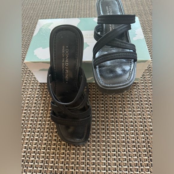 [Donald J. Pliner] Black Mesh Platform Sandals Sz: 8. - Picture 4 of 10
